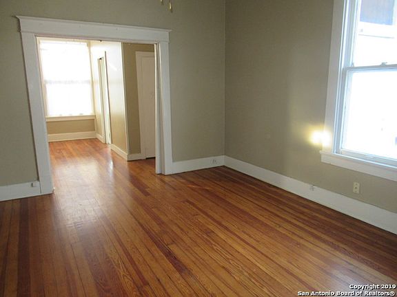 2nd image of 133 W Woodlawn Ave APT 3