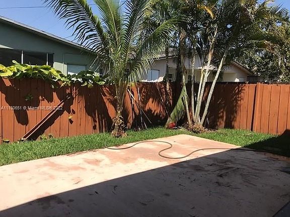 3rd image of 951 SW 16th Pl #951