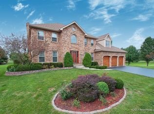 410 Shagbark Ln, Roselle, IL 60172