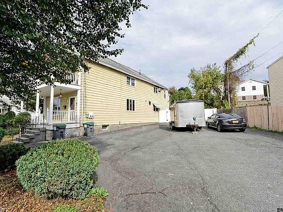 2nd image of 182 Saratoga Ave