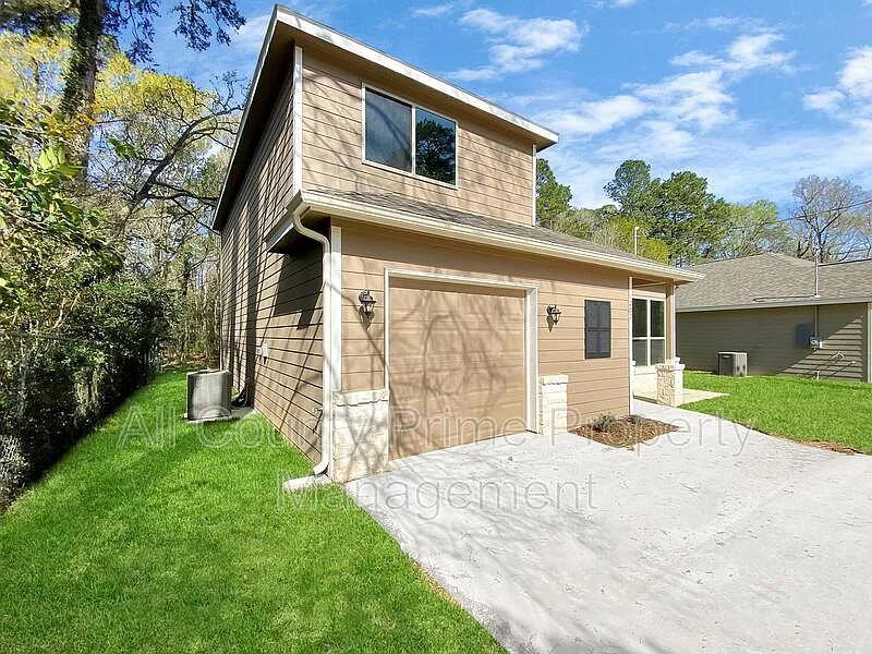 4 bed, 2.5 bath, 1820 sqft, $1,900 — Photo 3