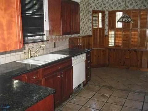 4th image of 15034 Piedmont St
