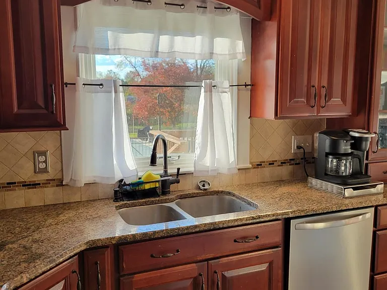 2 Groendyke Cir — Photo 2