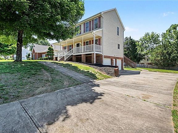 3rd image of 2910 Bridgeport Dr