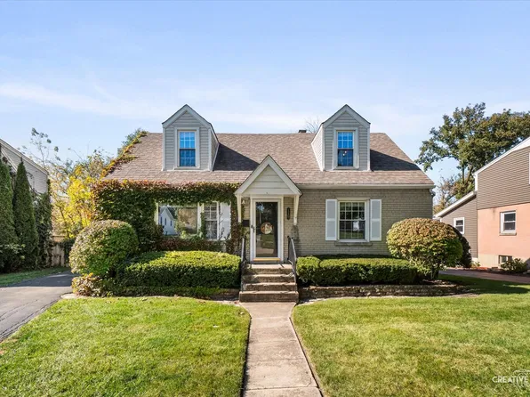116 Westend Ave, Westmont, IL 60559