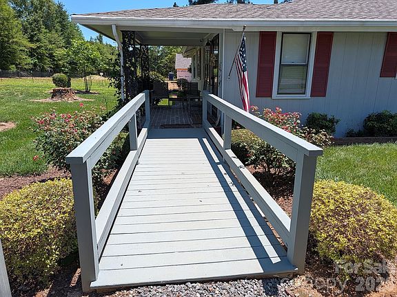 5th image of 4053 Roddey Rd