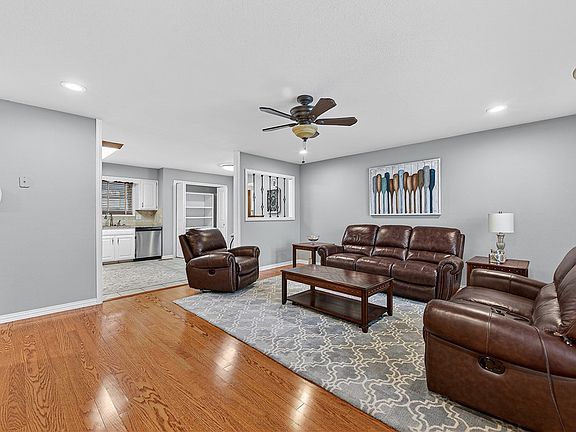 3rd image of 522 Lee Town Dr