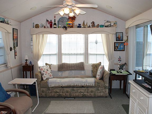 5th image of 17075 Bayview Cir