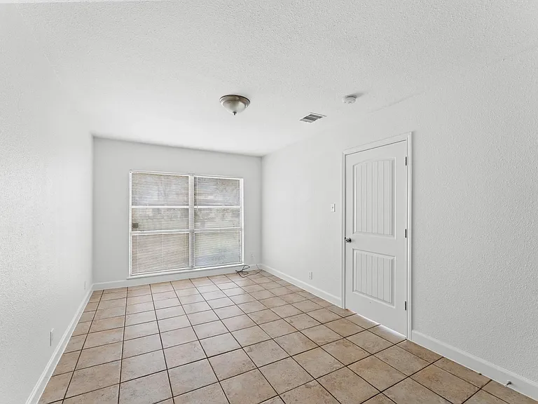 5326 Newkirk Ln — Photo 10