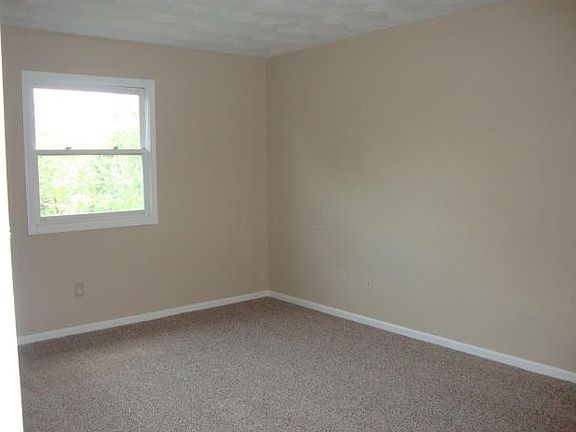 3rd image of 380 Fallriver Dr