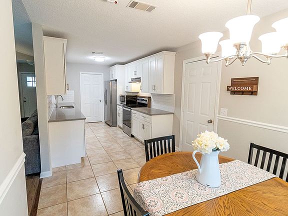 5th image of 1049 Meadowood Dr