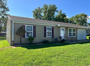 3308 Iroquois Ln, Saint Joseph, MO 64503