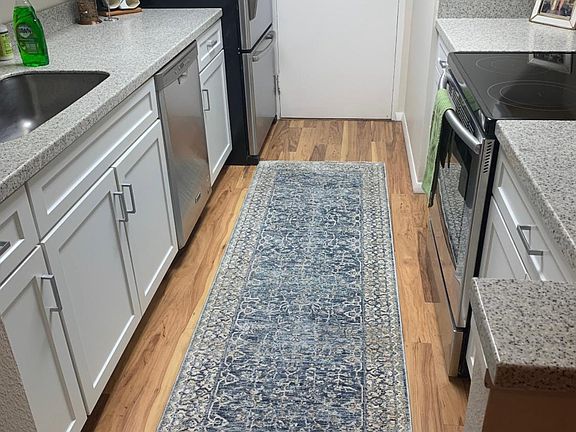 2nd image of 700 Melrose Ave APT C21