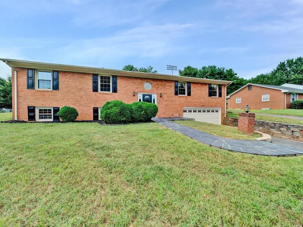 320 Swan Dr, Vinton, VA 24179