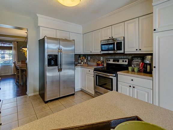 5th image of 836 Monarda Pl