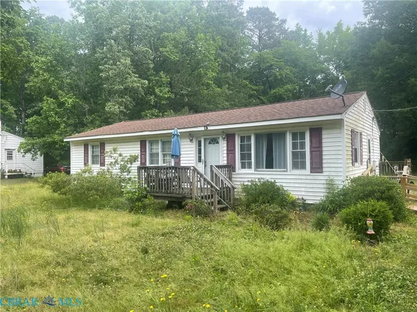731 Tabernacle Rd, Mathews, VA 23109