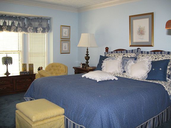 3rd image of 140 Creekside Trl