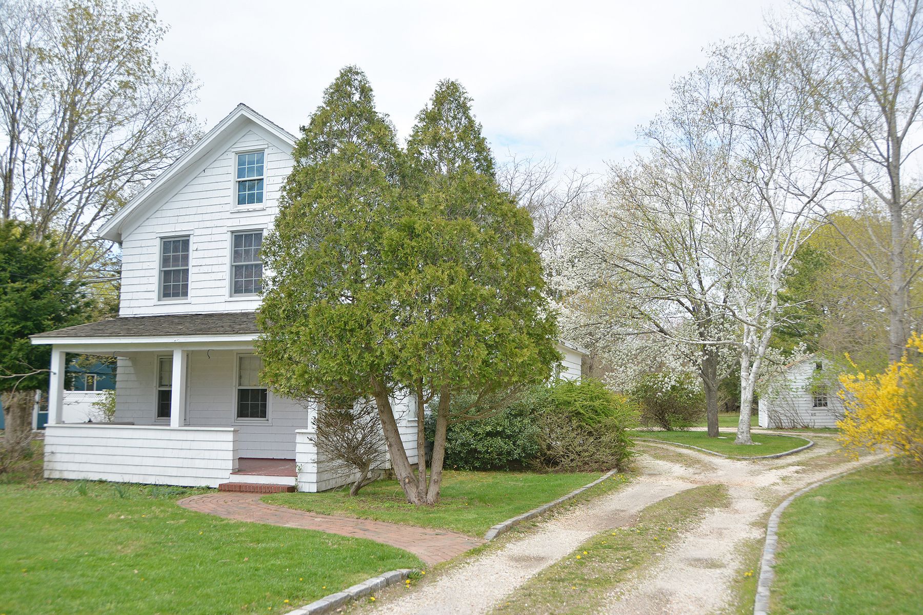 65 Tanners Neck Ln, Westhampton, NY 11977 Out East