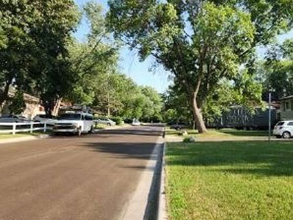 Exterior Neighborhood (street photo)