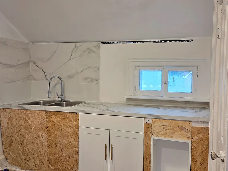 105 Bethune St #2 — Photo 12