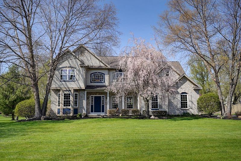 1st image of 4 Splendor Wood Dr