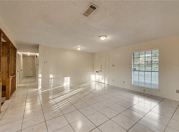 3rd image of 1207 Willow Creek Dr
