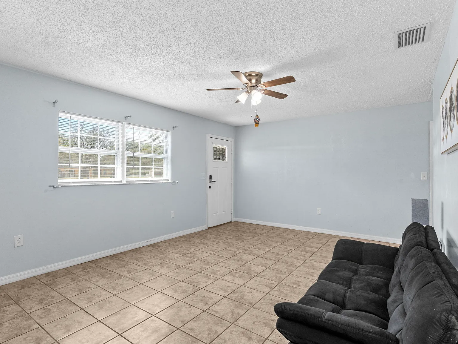 3 bed, 1008 sqft, $1,800 — Photo 3