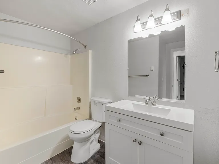 Canyon Ridge Apartments — Photo 8