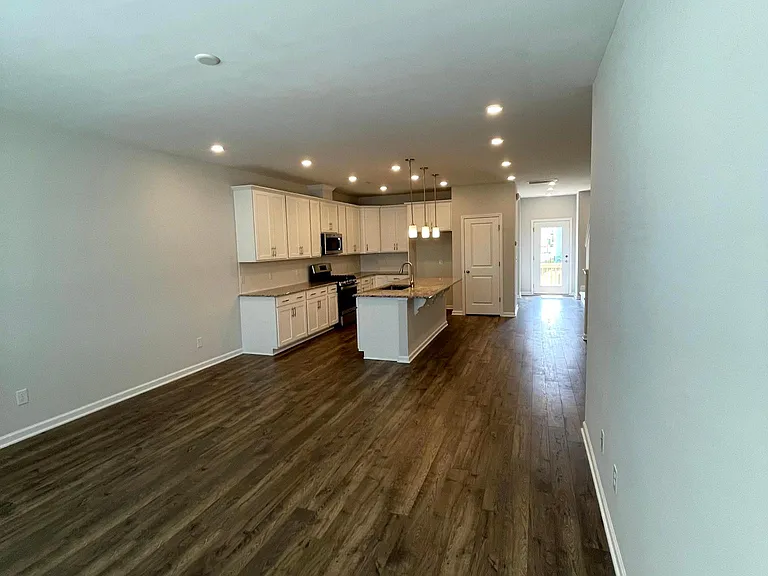 1036 Commack Dr — Photo 37