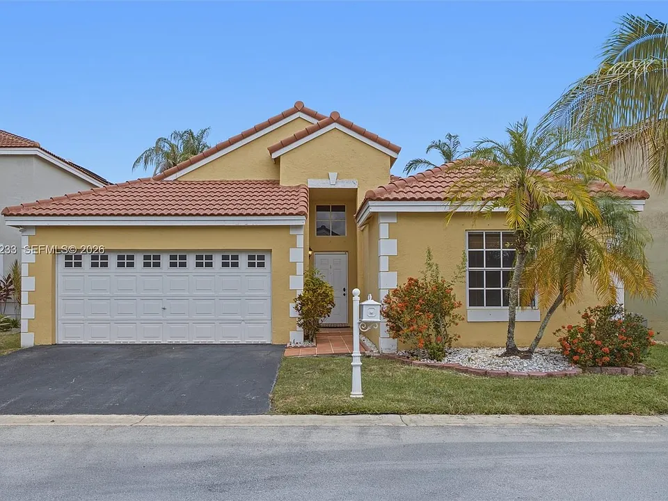 411 Bermuda Springs Dr