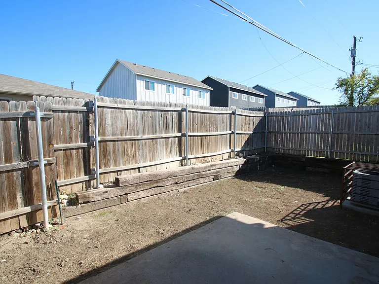 3217-3219 Karen St — Photo 23