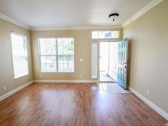 4th image of 4325 Hedge Ave