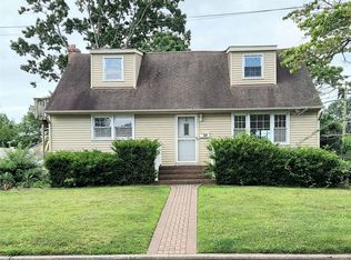 354 Amsterdam Ave, West Babylon, NY 11704