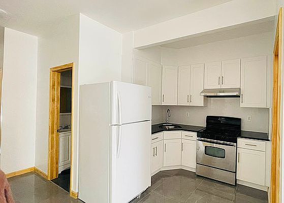 1st image of 628 39th St Floor 1