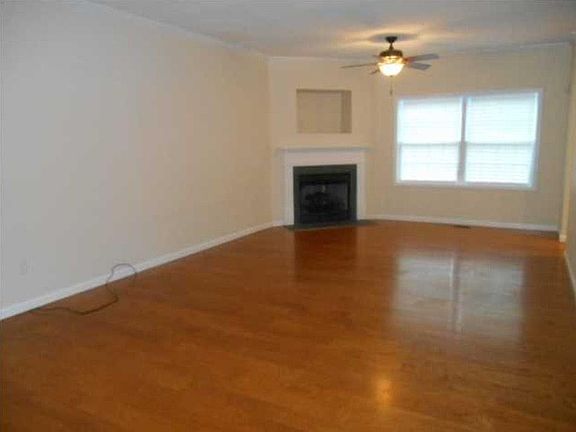 4th image of 1881 Holly Oak Ln