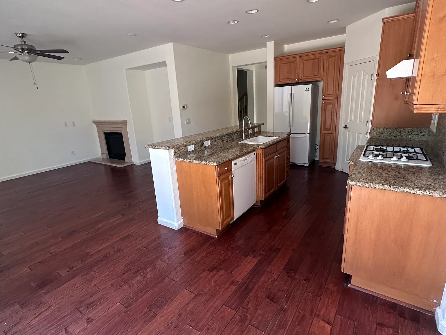 4 bed, 2783 sqft, $3,350 — Photo 4