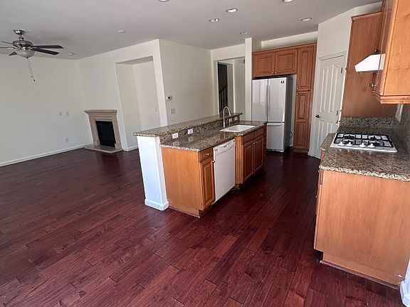 4th image of 649 W Viento St