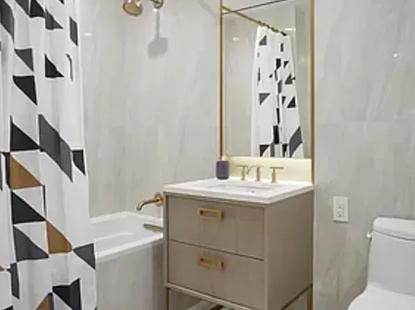 3 Court Square image 2 of 5