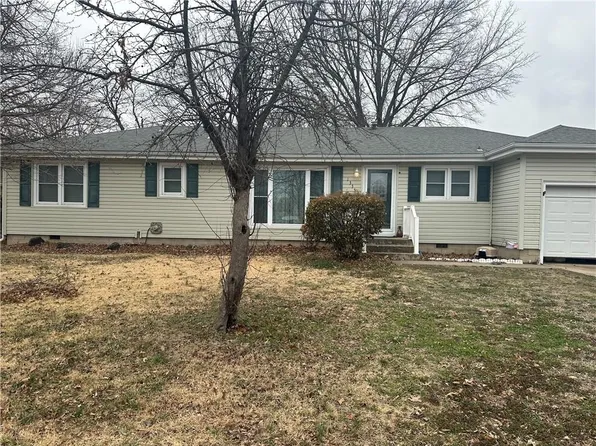 1335 N 9th St, Independence, KS 67301