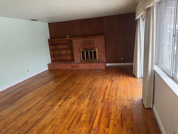 5th image of 1700 Derby Ln