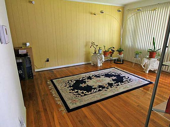 3rd image of 921 Glenrock Dr