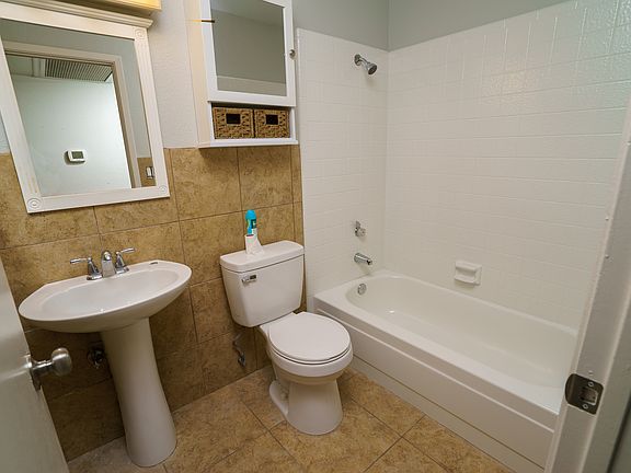 5th image of 3311 S Parkside Dr