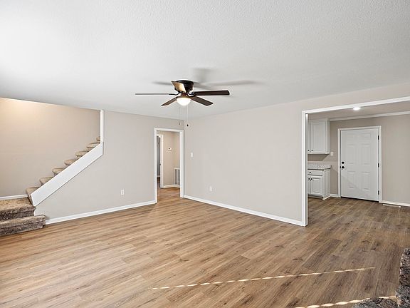 3rd image of 411 Worley Ln