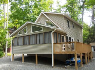 118 Harmony Dr, Hawley, PA 18428