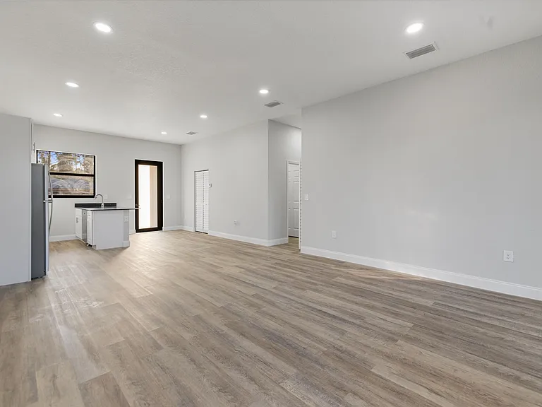 4634 30th St SW — Photo 10