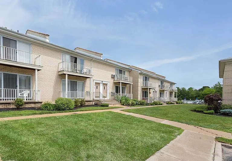 Kentwood Village — Photo 1