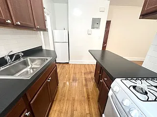 21-36 Crescent St #5 — Photo 4