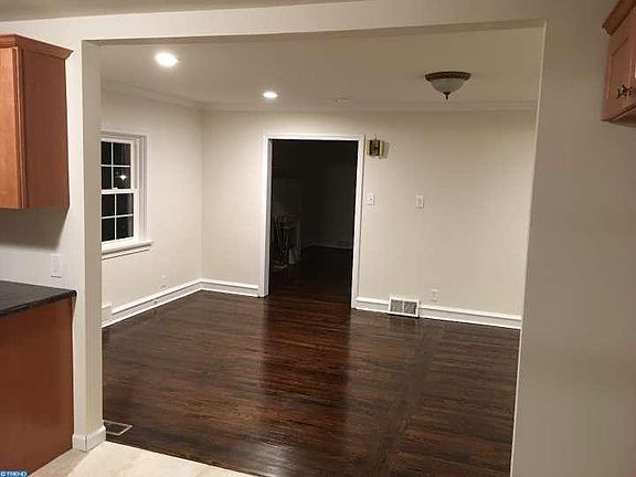 5th image of 124 Montgomery Ave