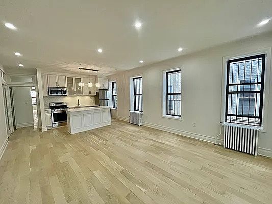 3rd image of 1711 President St Floor 1