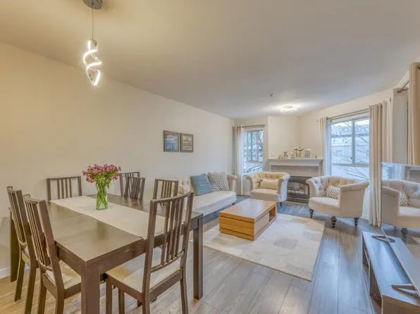 128 W 8th St #311, North Vancouver, BC V7M 3M1